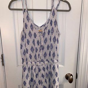 ADORABLE HOLLISTER ROMPER BLUE AND WHITE FLORAL